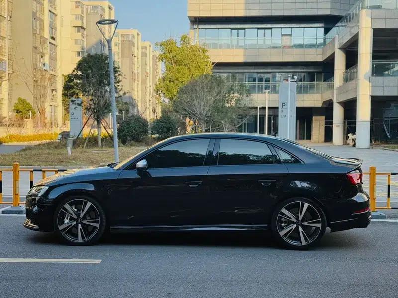 Audi RS 3 2017 RS 3 2.5T Limousine — миниатюра 2