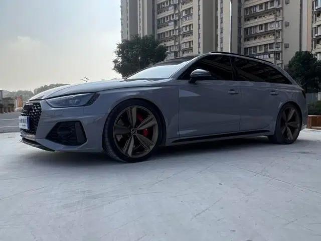 2022 Audi RS 4 RS4 2.9T Avant Dark Gold Edition