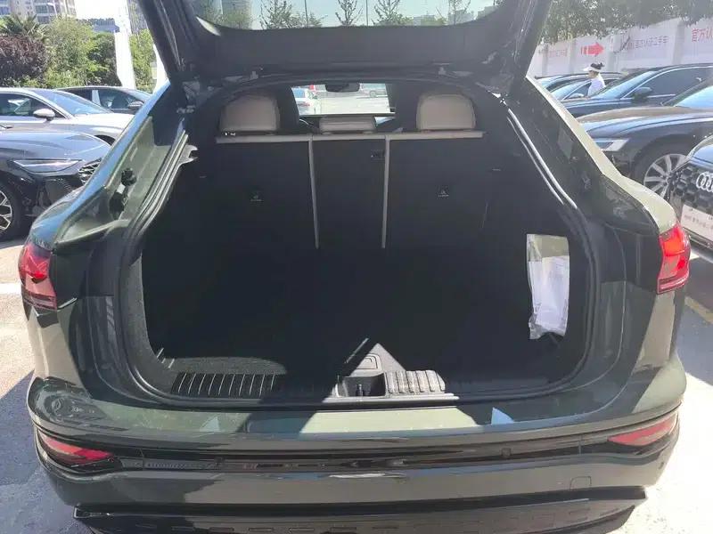 Audi Q6L Sportback e-tron 2026 First Edition — миниатюра 15