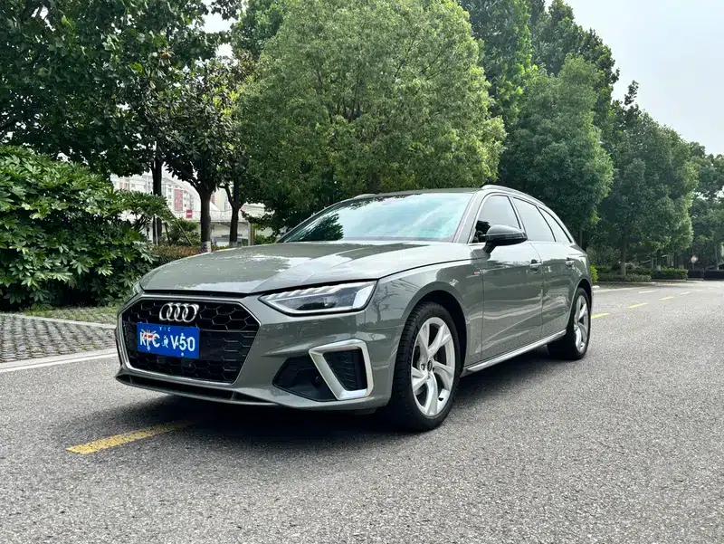 2021 Audi A4 (Imported) Avant 40 TFSI Fashionable Elegant Model — миниатюра 1