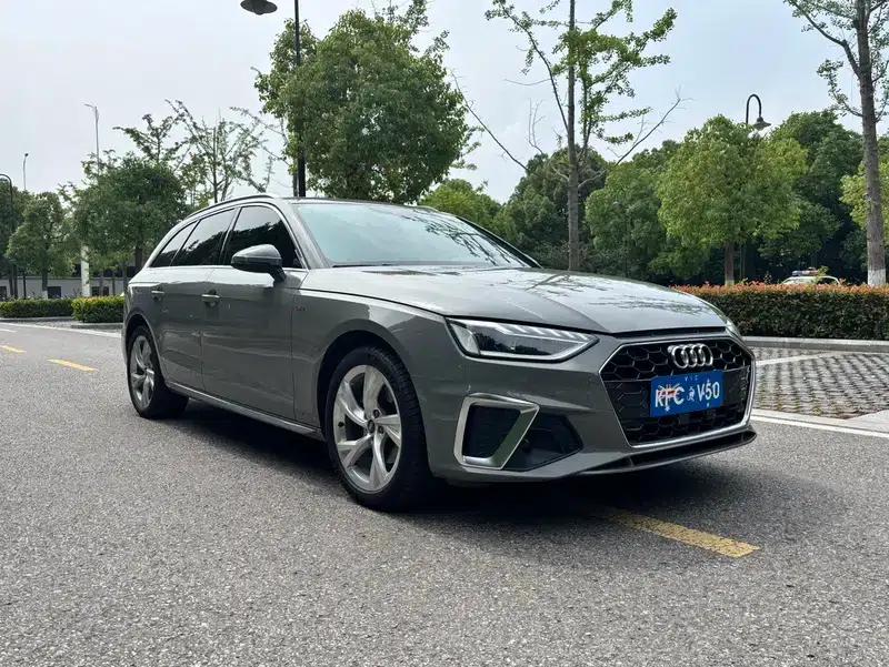 2021 Audi A4 (Imported) Avant 40 TFSI Fashionable Elegant Model — миниатюра 3