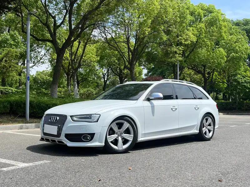 2014 Audi A4 (Imported) 40 TFSI allroad quattro plus version — миниатюра 1
