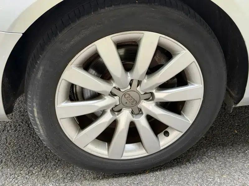 Audi A4 (Imported) 2010 Model 2.0T Automatic AWD 5-Seater Parallel Import — миниатюра 13