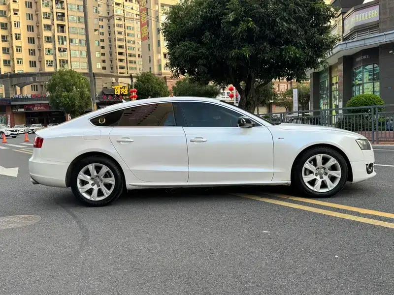 Audi A5 2010 2.0TFSI Sportback Comfort — миниатюра 8