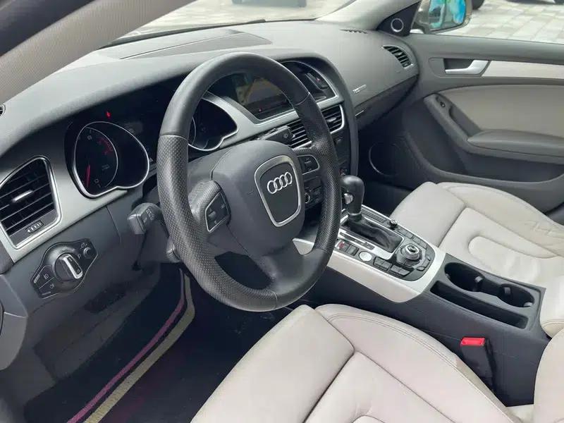 Audi A5 2010 2.0TFSI Sportback Luxury — миниатюра 32