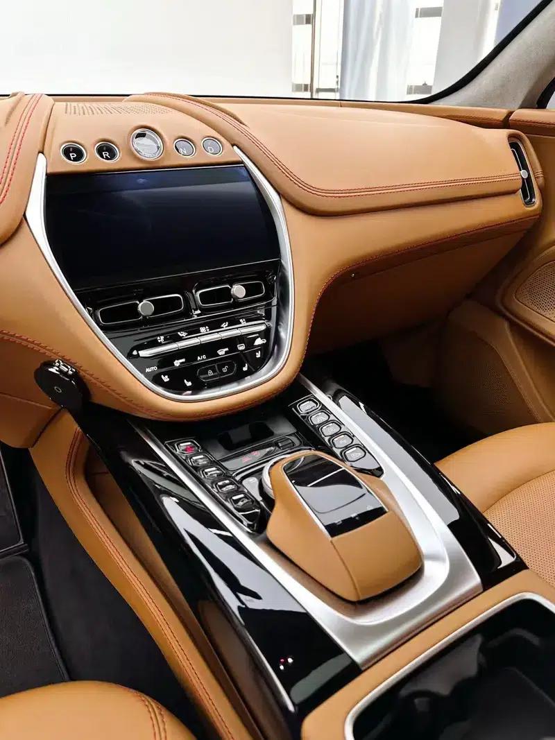 2022 Aston Martin DBX 4.0T V8 — миниатюра 29