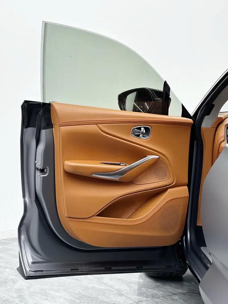 2022 Aston Martin DBX 4.0T V8 — миниатюра 34