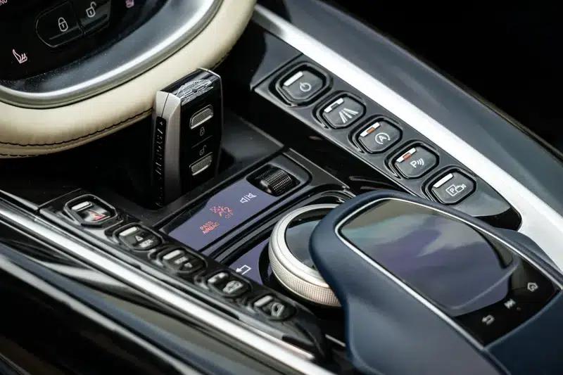 Aston Martin DBX 2022 3.0T STRAIGHT SIX — миниатюра 13