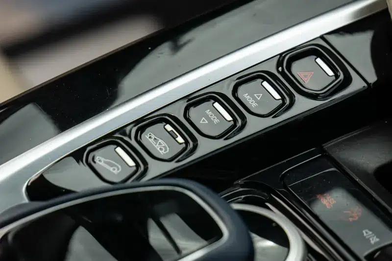 Aston Martin DBX 2022 3.0T STRAIGHT SIX — миниатюра 21