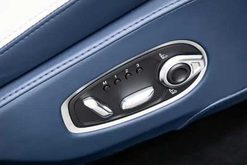 Aston Martin DBX 2022 3.0T STRAIGHT SIX — миниатюра 22