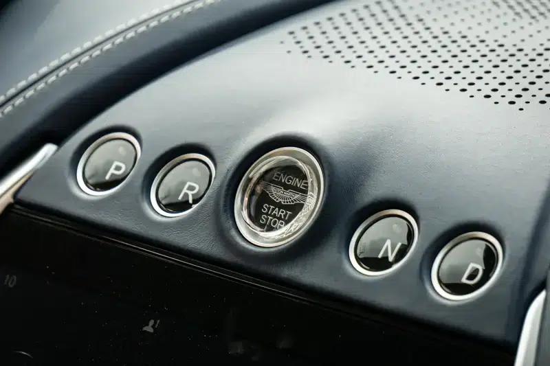Aston Martin DBX 2022 3.0T STRAIGHT SIX — миниатюра 8