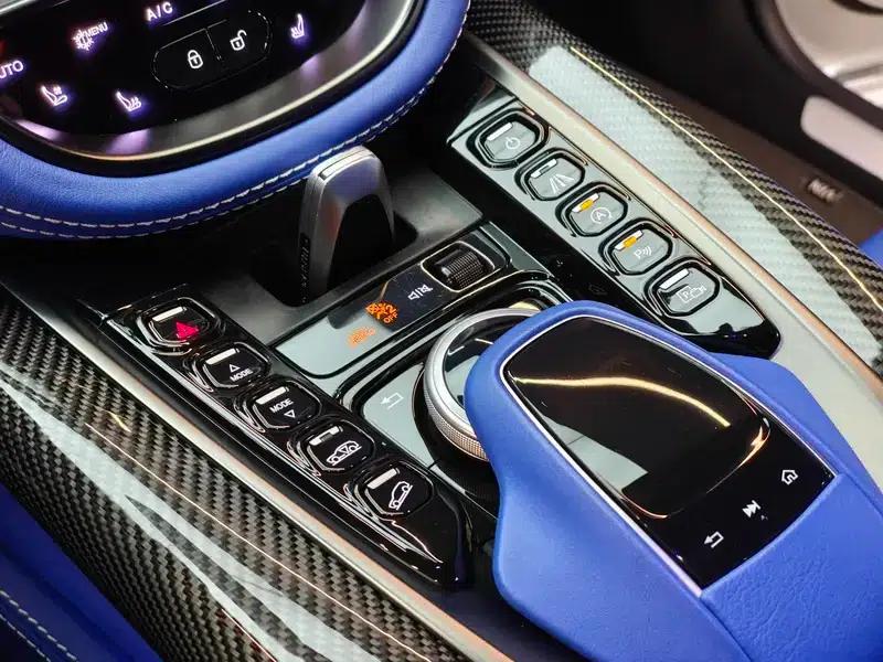 Aston Martin DBX 2021 4.0T V8 Silk Road Edition — миниатюра 14