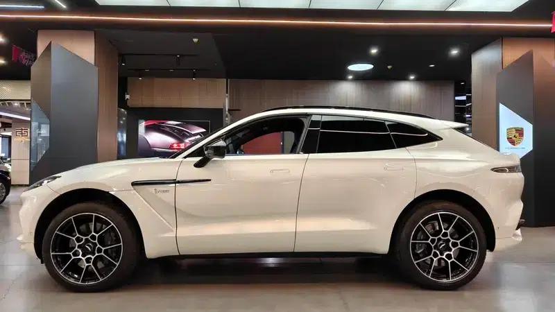 Aston Martin DBX 2021 4.0T V8 Silk Road Edition — миниатюра 3