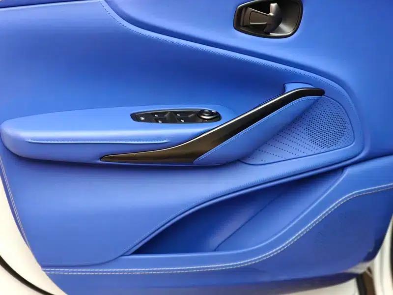 Aston Martin DBX 2021 4.0T V8 Silk Road Edition — миниатюра 8