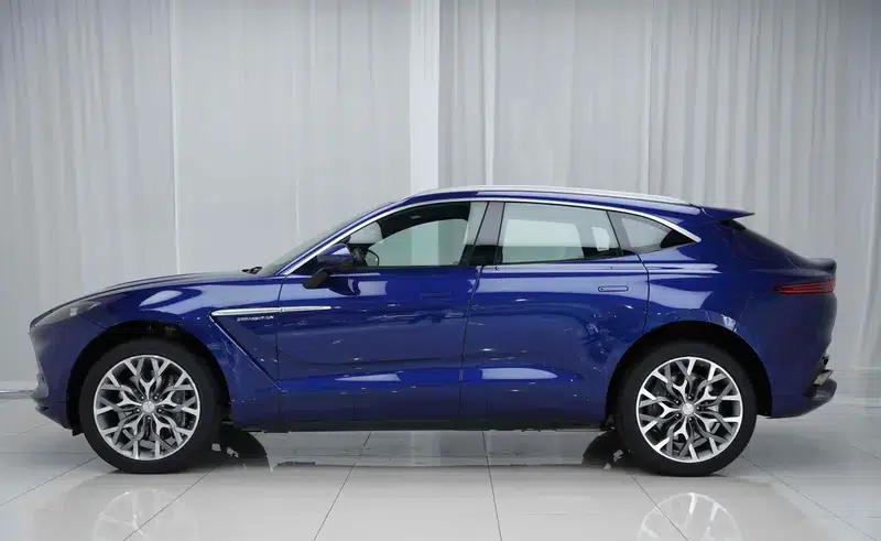 Aston Martin DBX 2023 3.0T STRAIGHT SIX — миниатюра 2