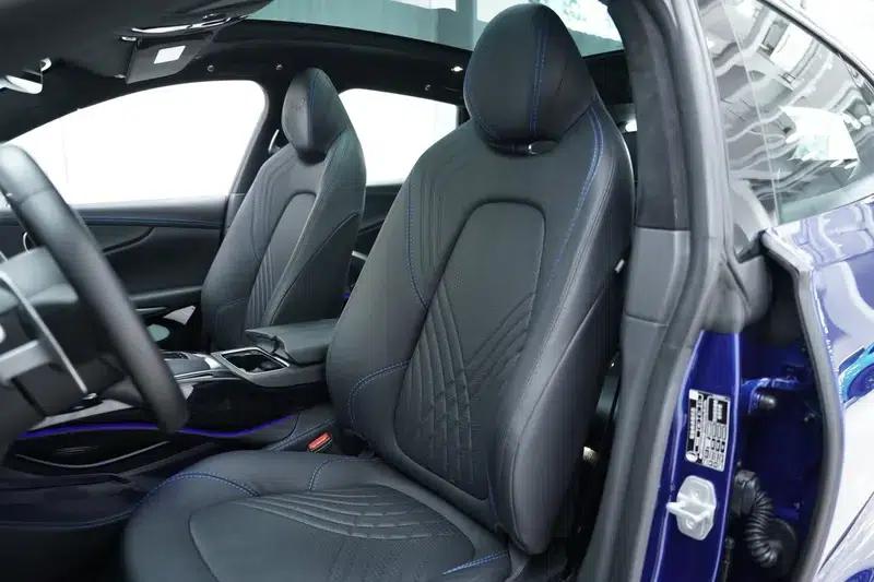 Aston Martin DBX 2023 3.0T STRAIGHT SIX — миниатюра 12