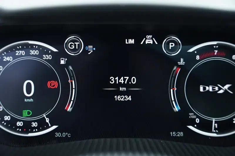 Aston Martin DBX 2023 3.0T STRAIGHT SIX — миниатюра 8