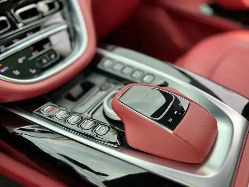 Aston Martin DBX 2022 3.0T STRAIGHT SIX — миниатюра 11