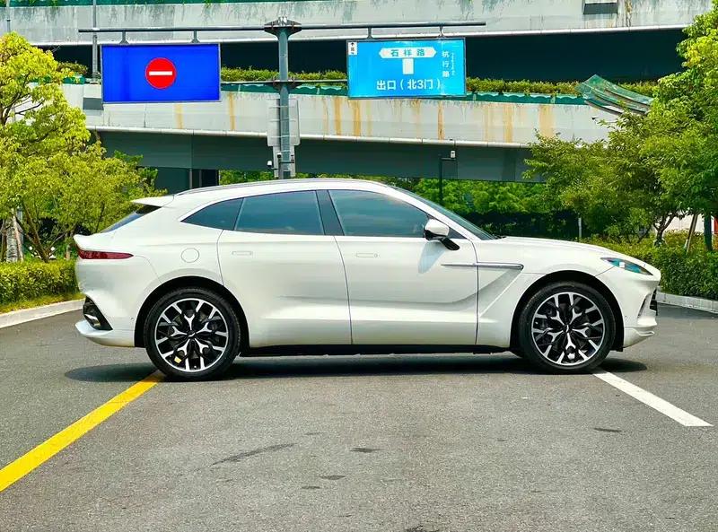 Aston Martin DBX 2022 3.0T STRAIGHT SIX — миниатюра 7