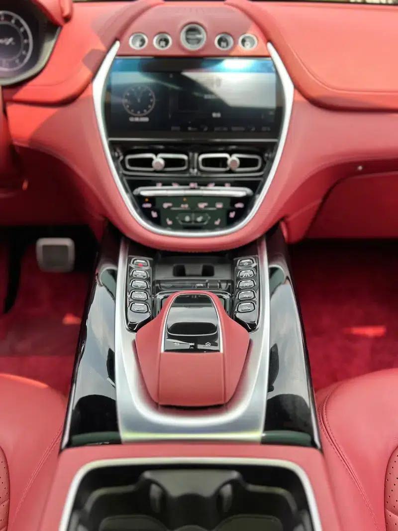 Aston Martin DBX 2022 3.0T STRAIGHT SIX — миниатюра 8