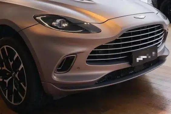 Aston Martin DBX 2021 4.0T V8 Silk Road Edition — миниатюра 5