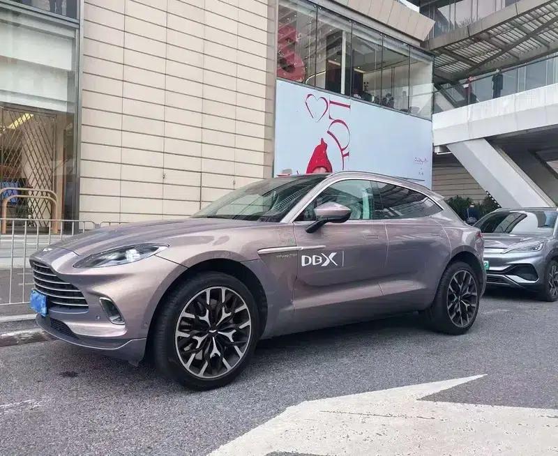 2022 Aston Martin DBX 4.0T V8 — миниатюра 1