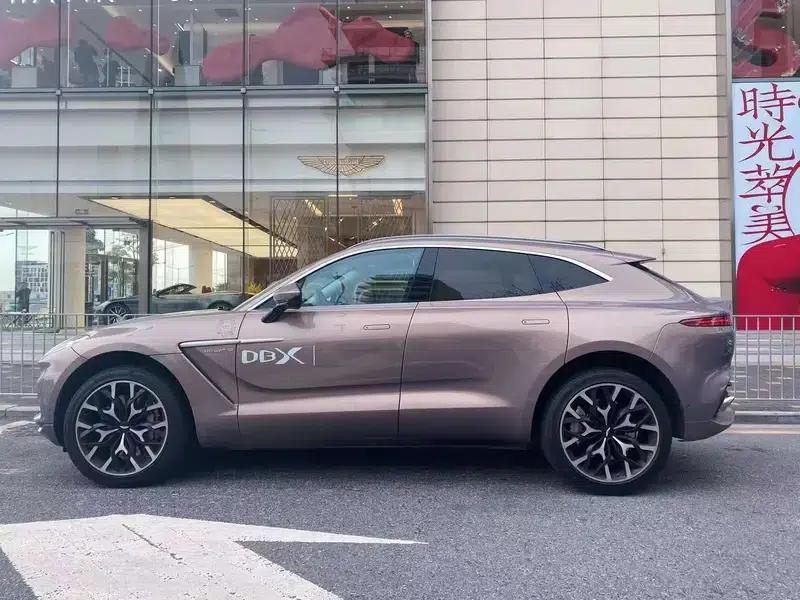 2022 Aston Martin DBX 4.0T V8 — миниатюра 2