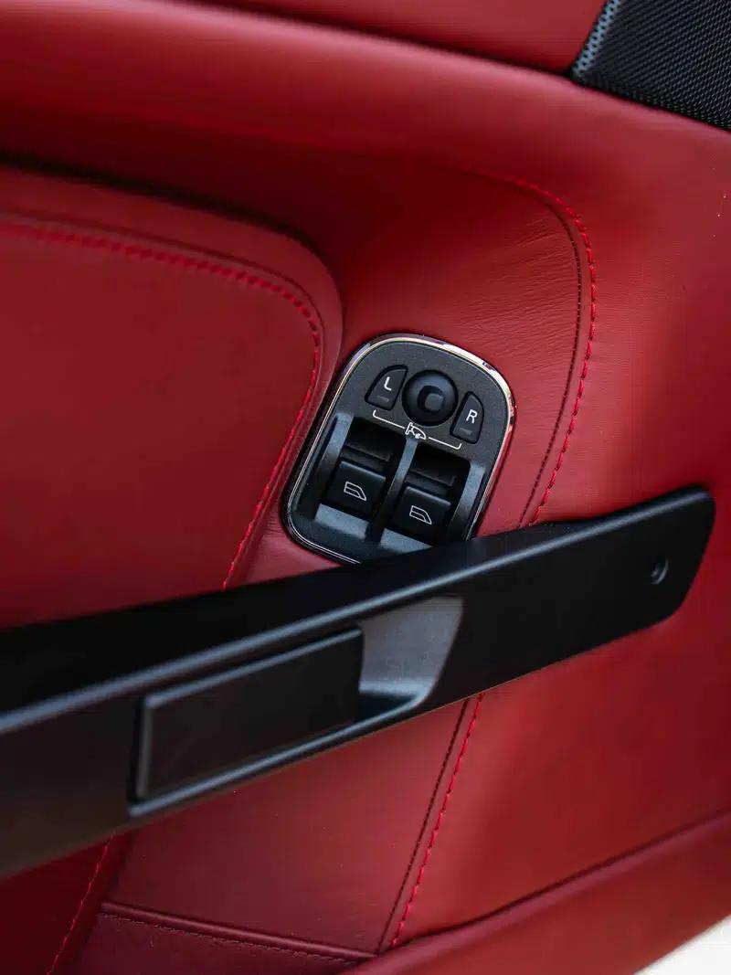 2012 Vantage 4.7L S Roadster — миниатюра 6