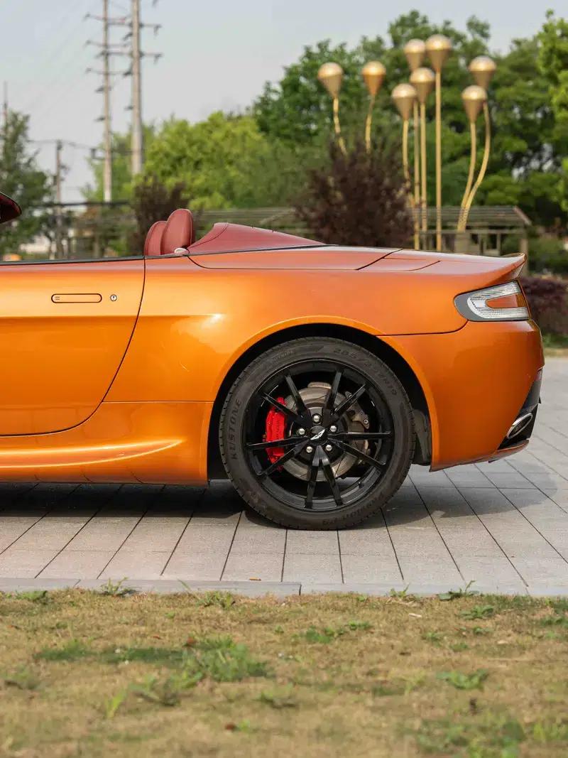 2012 Vantage 4.7L S Roadster — миниатюра 7
