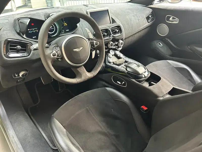 2018 Vantage 4.0T V8 — миниатюра 12