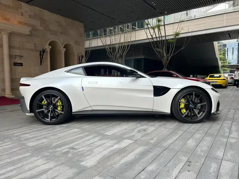 2018 Vantage 4.0T V8 — миниатюра 8