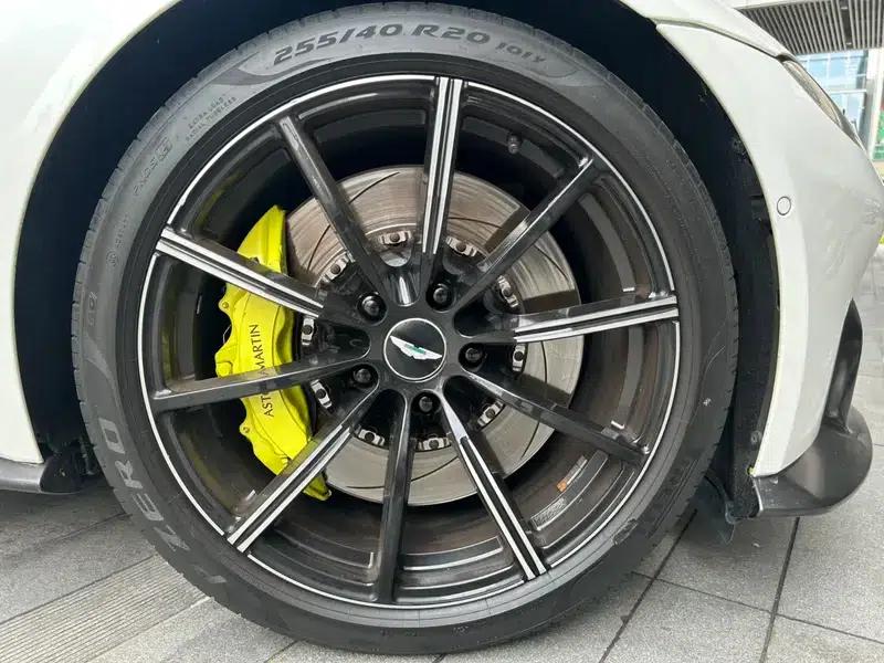 2018 Vantage 4.0T V8 — миниатюра 10