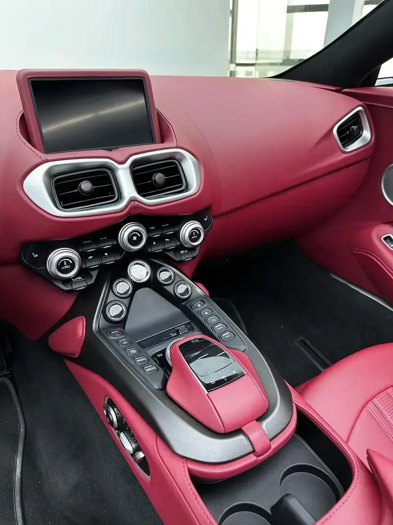 2022 Vantage 4.0T V8 Roadster — миниатюра 22