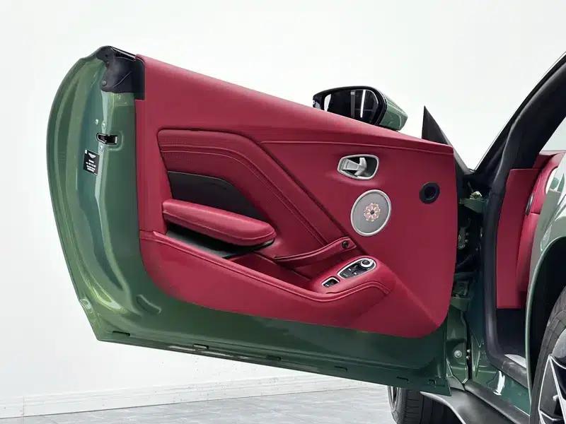 2022 Vantage 4.0T V8 Roadster — миниатюра 25
