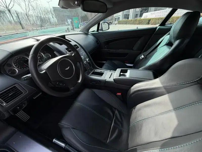 2016 Vantage 4.7L Coupe — миниатюра 23