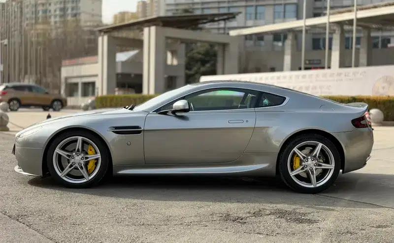 2016 Vantage 4.7L Coupe — миниатюра 4