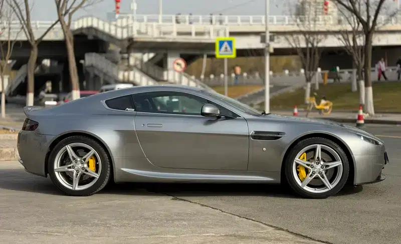 2016 Vantage 4.7L Coupe — миниатюра 8