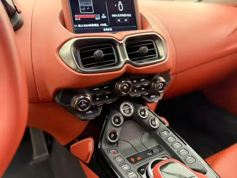 2018 Vantage 4.0T V8 — миниатюра 5