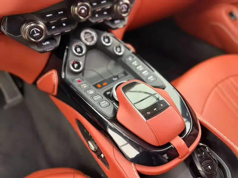 2018 Vantage 4.0T V8 — миниатюра 9