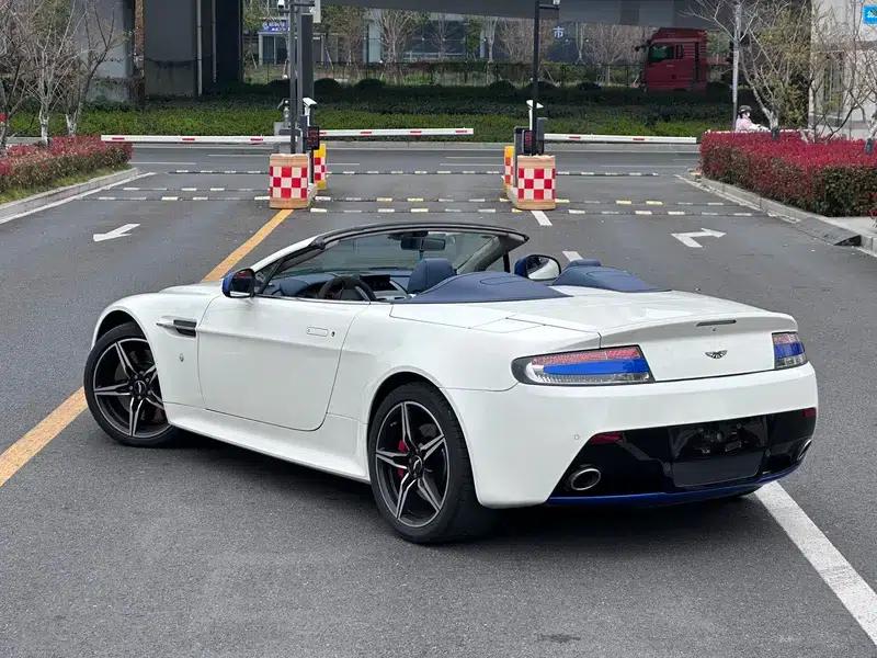 2017 Vantage 4.7L S British Limited Edition Convertible — миниатюра 4