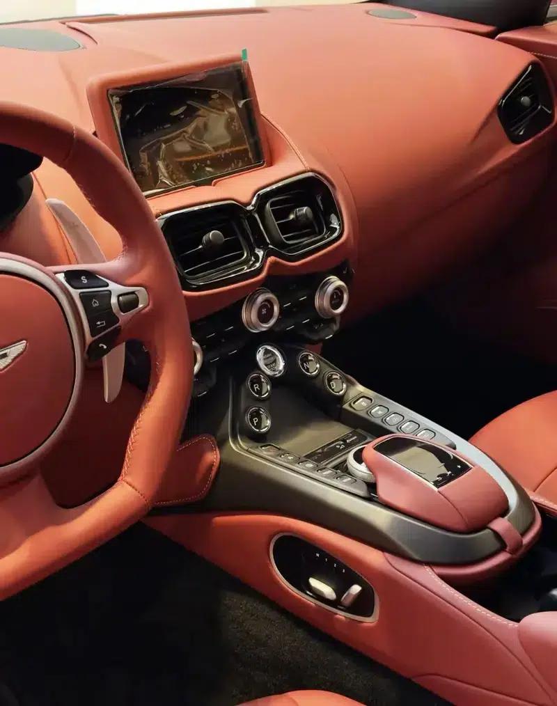2023 Vantage 4.0T V8 Coupe — миниатюра 8
