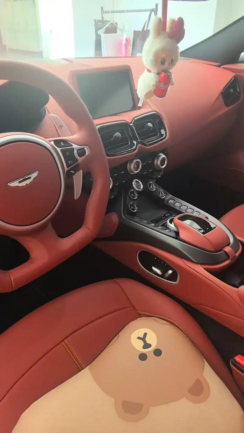 2023 Vantage 4.0T V8 Coupe — миниатюра 9