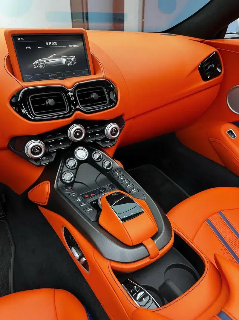 2022 Vantage 4.0T V8 Roadster — миниатюра 2