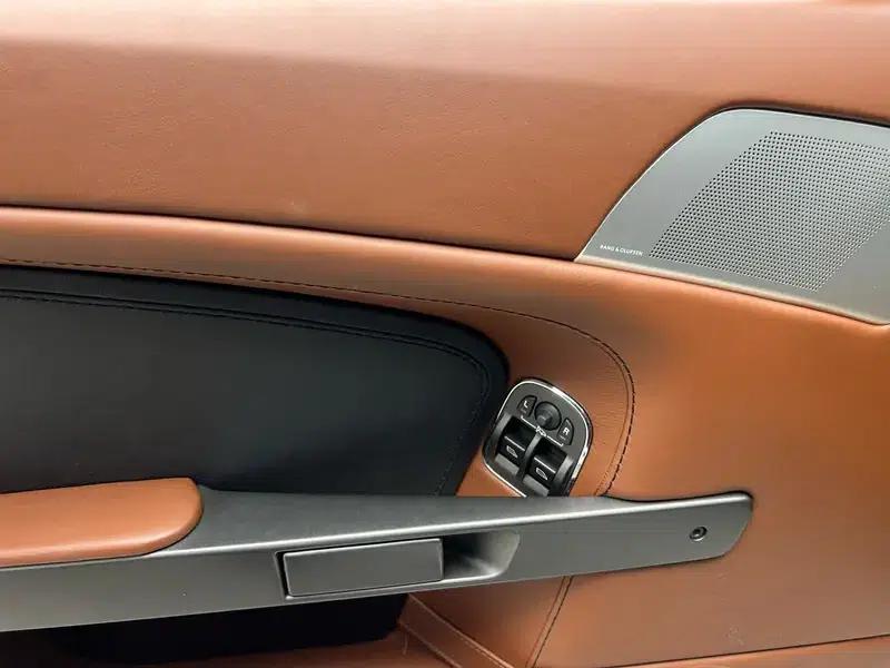 2011 Vantage 4.7L Sportshift Coupe — миниатюра 12