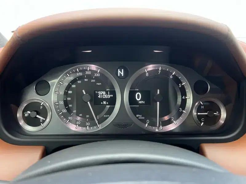 2011 Vantage 4.7L Sportshift Coupe — миниатюра 22