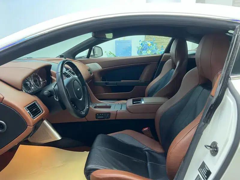 2011 Vantage 4.7L Sportshift Coupe — миниатюра 25