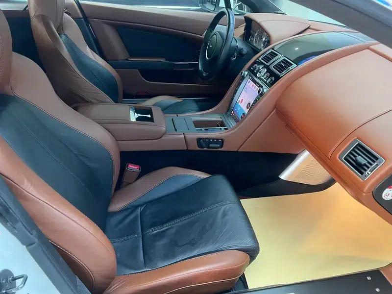 2011 Vantage 4.7L Sportshift Coupe — миниатюра 27