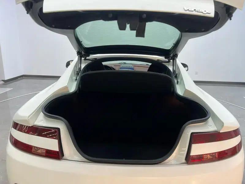 2011 Vantage 4.7L Sportshift Coupe — миниатюра 28