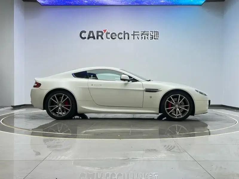 2011 Vantage 4.7L Sportshift Coupe — миниатюра 7