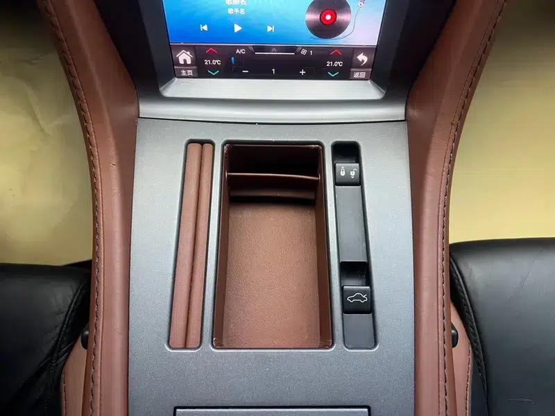 2011 Vantage 4.7L Sportshift Coupe — миниатюра 9